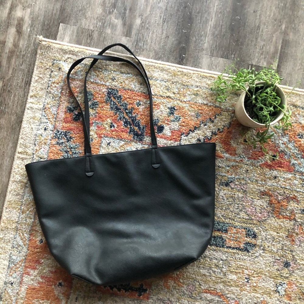✨2 for 35✨Faux Leather Tote